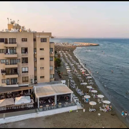Bettys 1br Seafront *