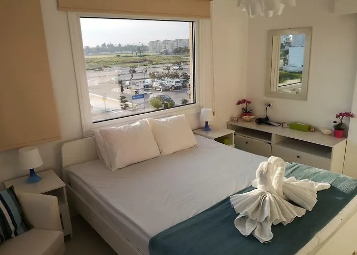 דירה Bettys 1br Seafront *