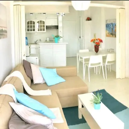 דירה Bettys 1br Seafront *